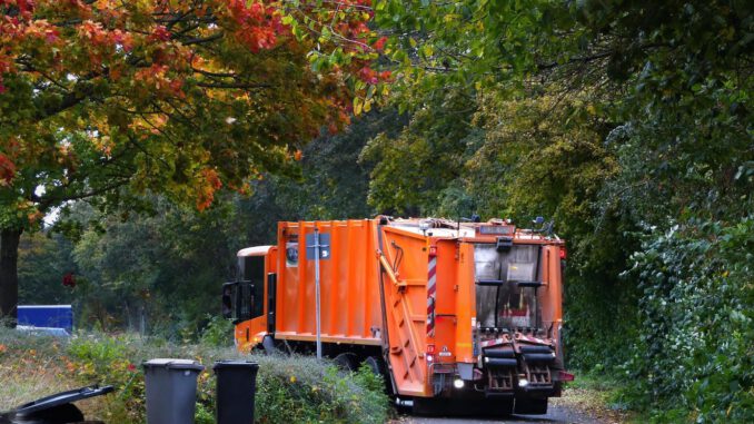 Abfallkalender 2026 verfügbar: Müllabfuhr, Schadstoffmobil und Weihnachtsbaumsammlung stehen fest
