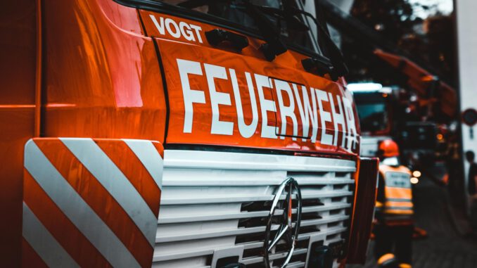 Großbrand auf GSI Gelände in Darmstadt führt zu umfangreichem Feuerwehreinsatz