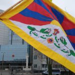 Kreis Offenbach hisst tibetische Flagge zum Gedenken an Aufstand von 1959