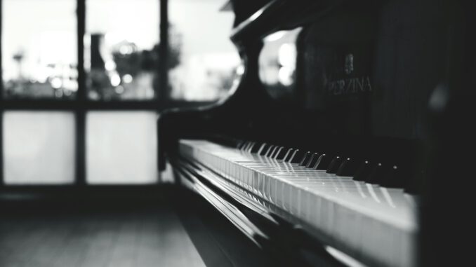 Neujahrskonzert in Offenbach verknüpft Literatur und Klaviermusik