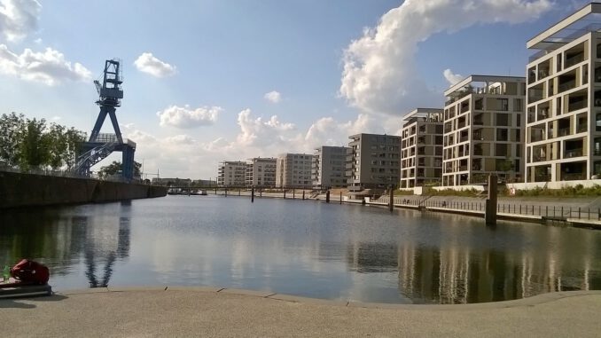 Vom Öltank zum Freizeitquartier: Führung erklärt Wandel des Offenbacher Hafens Vom Öltank zum Freizeitquartier: Führung erklärt Wandel des Offenbacher Hafens